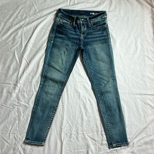 Ankle Jeans with rhinestone details -Daytrip